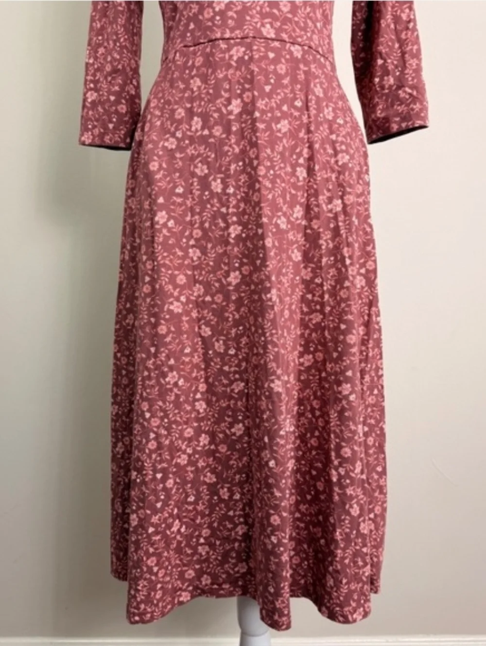 Pact Organic Cotton Fit & Flare Floral V-Neck Midi Party Dress With Pockets - Picture 7 of 9